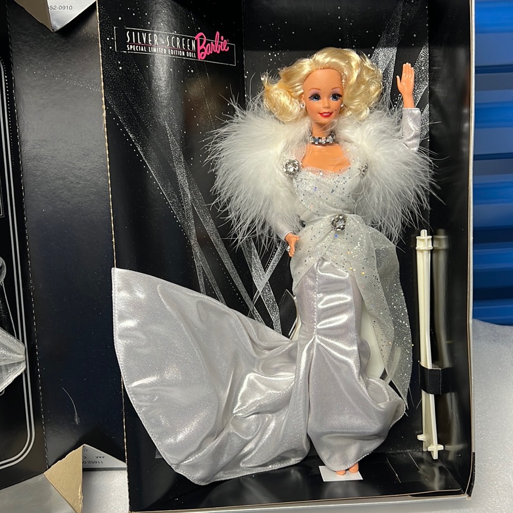 1993 FAO Schwartz Special Limited Edition Silver Screen Barbie